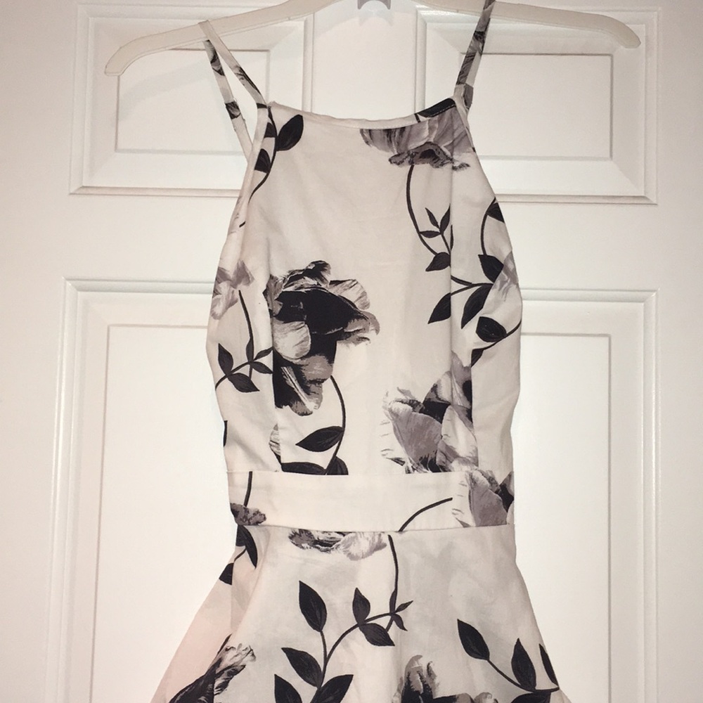 Dress - Picture 2 of 8